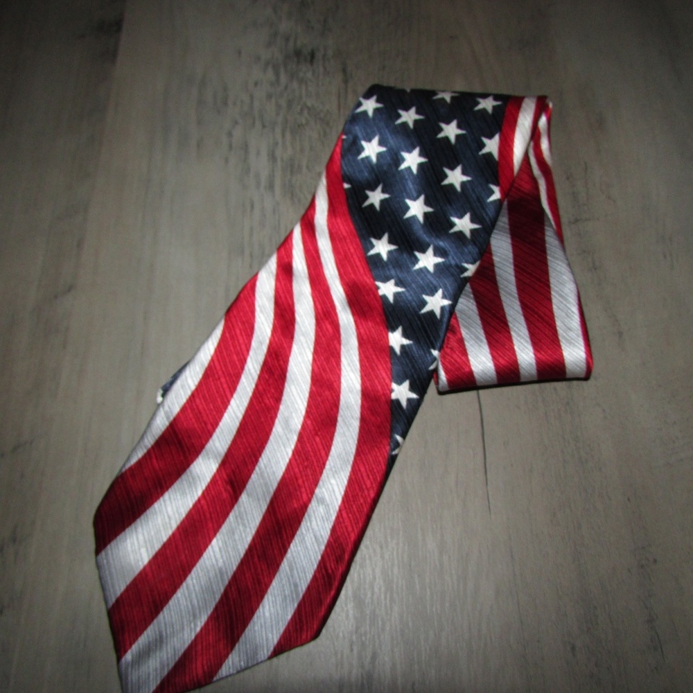 AMERICAN TRADITION UNITED STATES FLAG TIE SILK